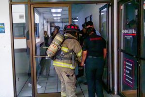 Realiza el Gobierno de Parral simulacro de incendio con lesionado en la Presidencia Municipal